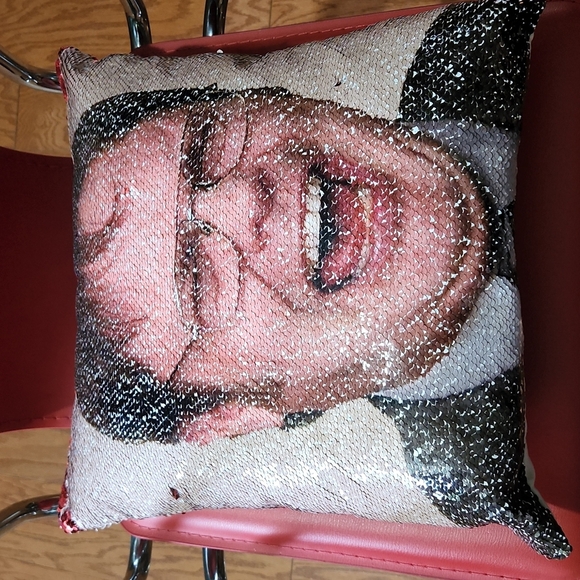 Pillow - Picture 1 of 3